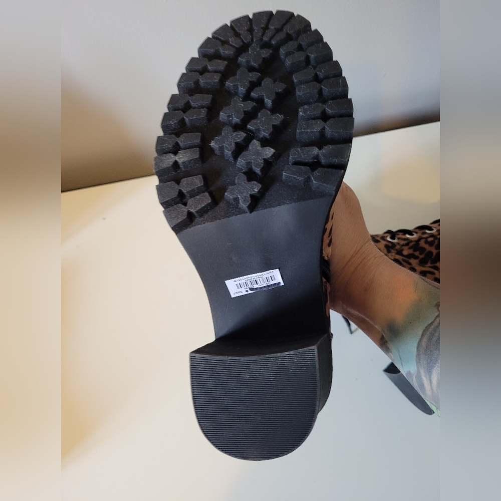 Torrid Leopard Lace Up Hiker Bootie, BNWT, Size 8 - Picture 9 of 12